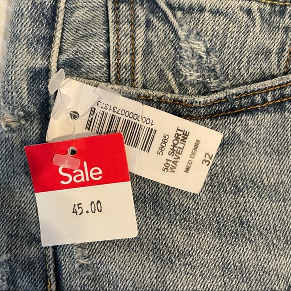 Aritzia x Levi’s Denim Shorts - Picture 2 of 5